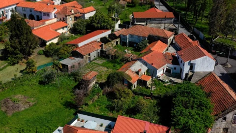 Moradia T4 para Venda em Macieira de Sarnes