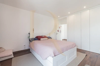 Moradia T4 para Venda em Charneca de Caparica e Sobreda