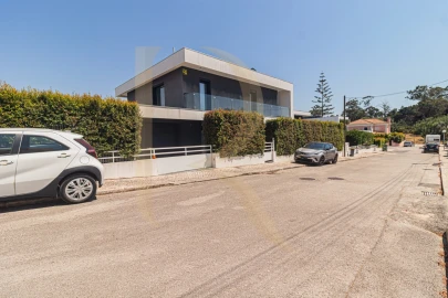 Moradia T4 para Venda em Charneca de Caparica e Sobreda