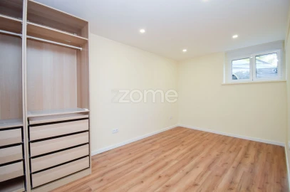 Apartamento T2 para Venda em Santa Iria de Azoia, São João da Talha e Bobadela