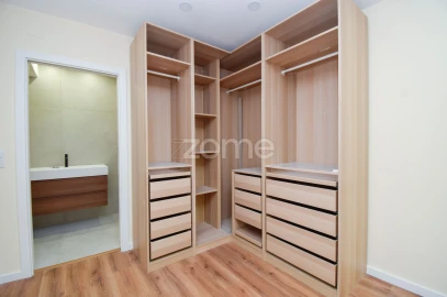 Apartamento T2 para Venda em Santa Iria de Azoia, São João da Talha e Bobadela