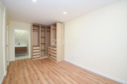 Apartamento T2 para Venda em Santa Iria de Azoia, São João da Talha e Bobadela