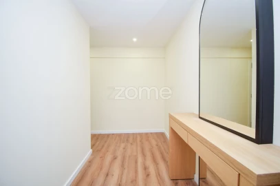 Apartamento T2 para Venda em Santa Iria de Azoia, São João da Talha e Bobadela