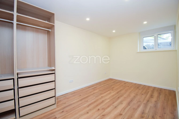 Apartamento T2 para Venda em Santa Iria de Azoia, São João da Talha e Bobadela Foto 4