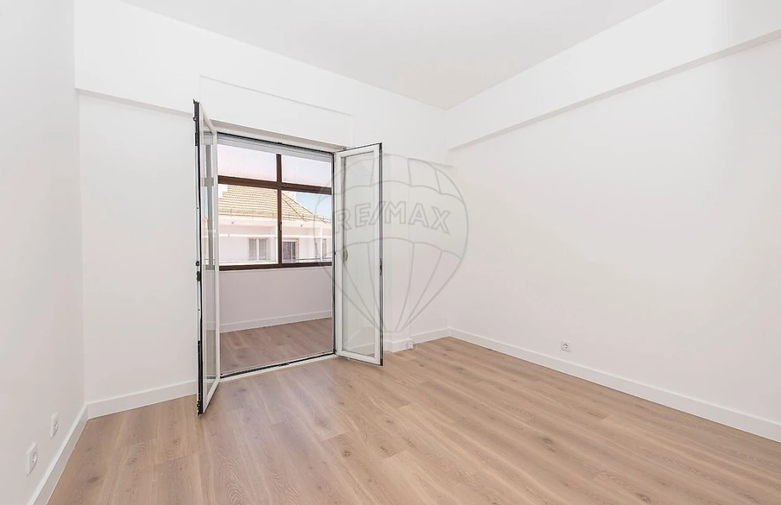 Apartamento T2 para Venda em Campo de Ourique Foto 6