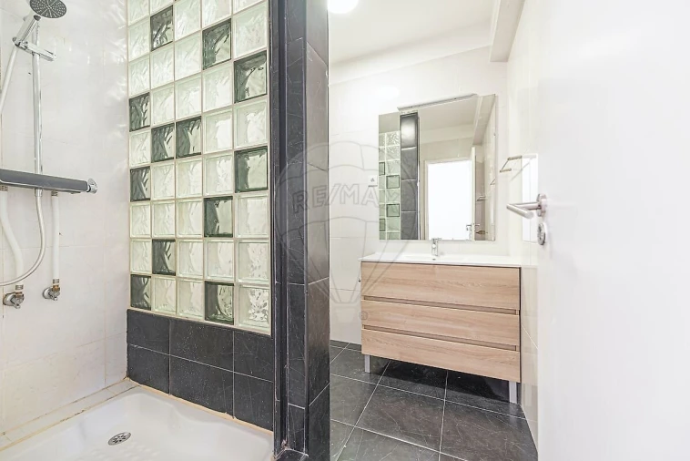 Apartamento T2 para Venda em Campo de Ourique Foto 8
