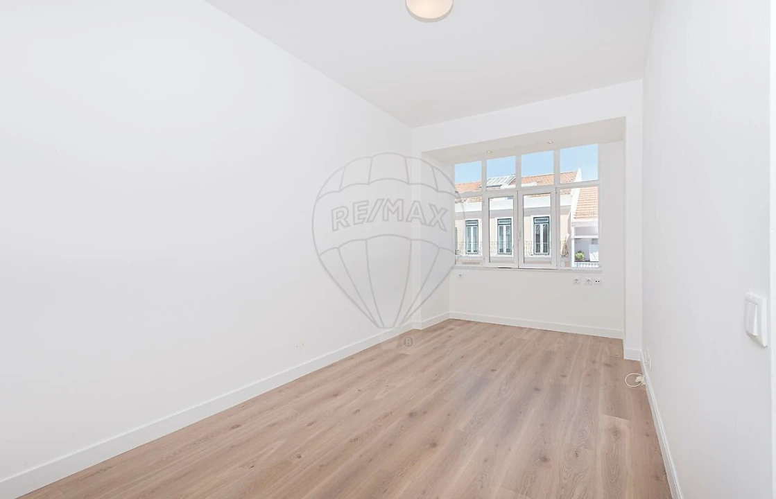 Apartamento T2 para Venda em Campo de Ourique Foto 2