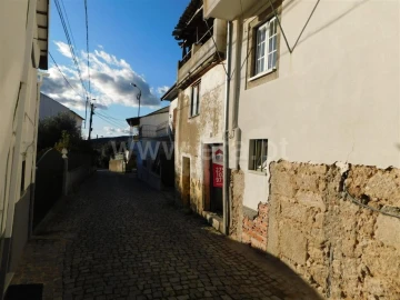 Moradia T0 para Venda em Fundão, Valverde, Donas, A. Joanes, A. Nova Cabo