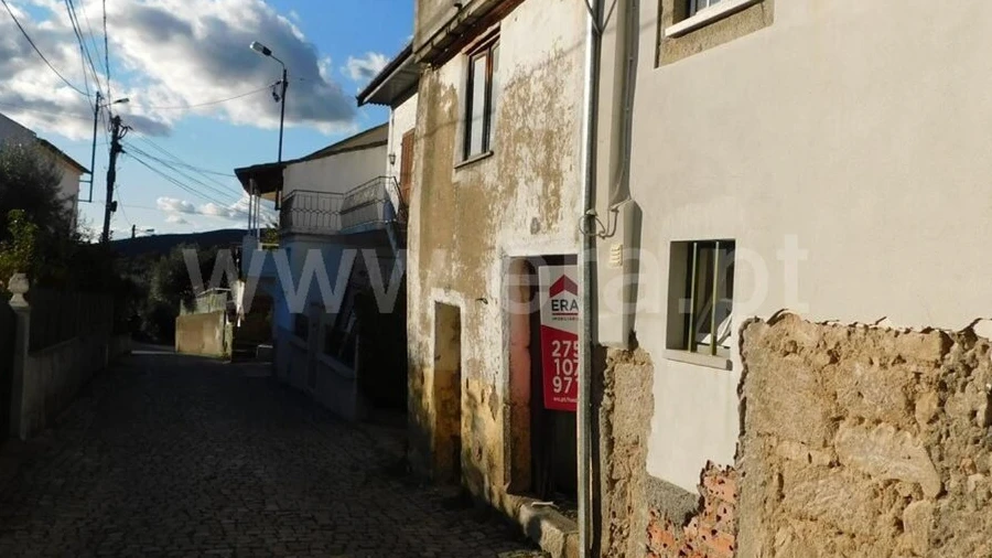 Moradia T0 para Venda em Fundão, Valverde, Donas, A. Joanes, A. Nova Cabo