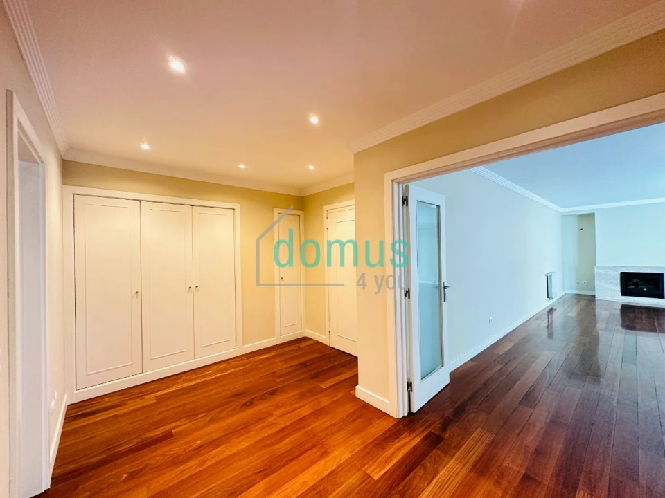 Apartamento T3 para Venda em Lordelo do Ouro e Massarelos Foto 2