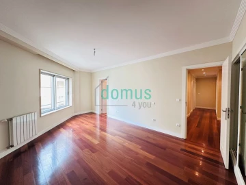 Apartamento T3 para Venda em Lordelo do Ouro e Massarelos