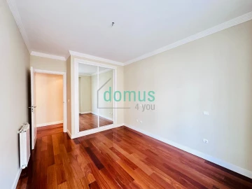 Apartamento T3 para Venda em Lordelo do Ouro e Massarelos
