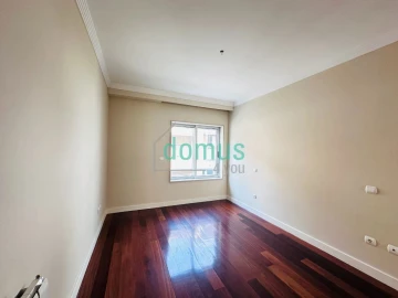 Apartamento T3 para Venda em Lordelo do Ouro e Massarelos