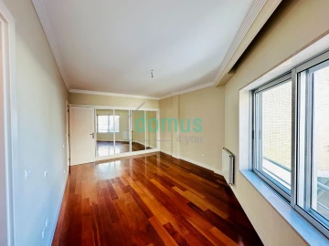 Apartamento T3 para Venda em Lordelo do Ouro e Massarelos