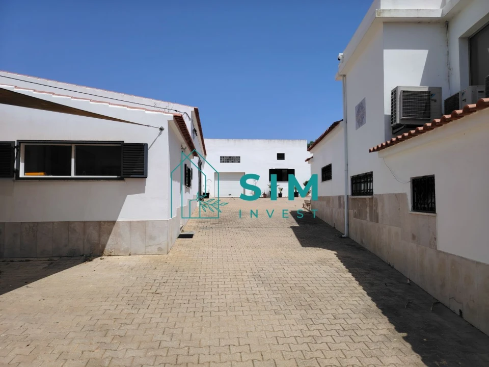 Moradia T4 para Venda em Quelfes Foto 2