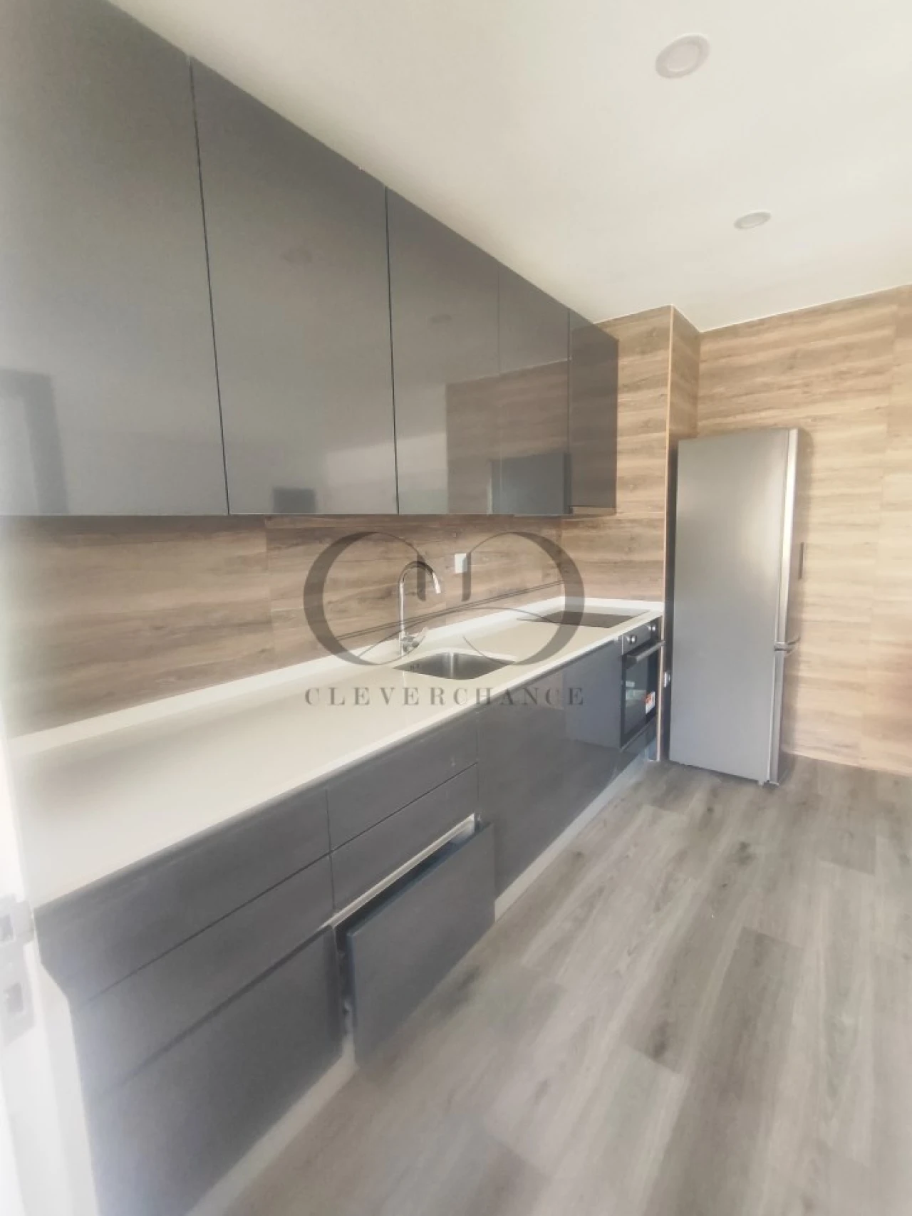 Apartamento T2 para Venda em Vilar de Andorinho Foto 4