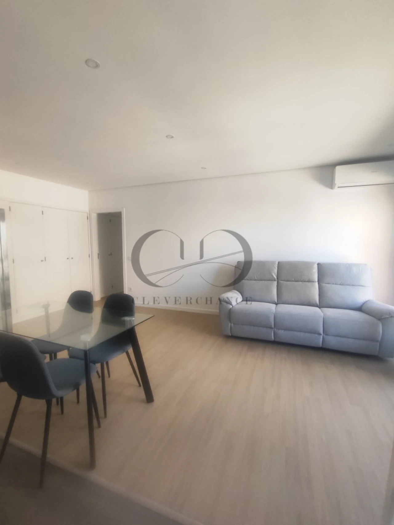 Apartamento T2 para Venda em Vilar de Andorinho Foto 5