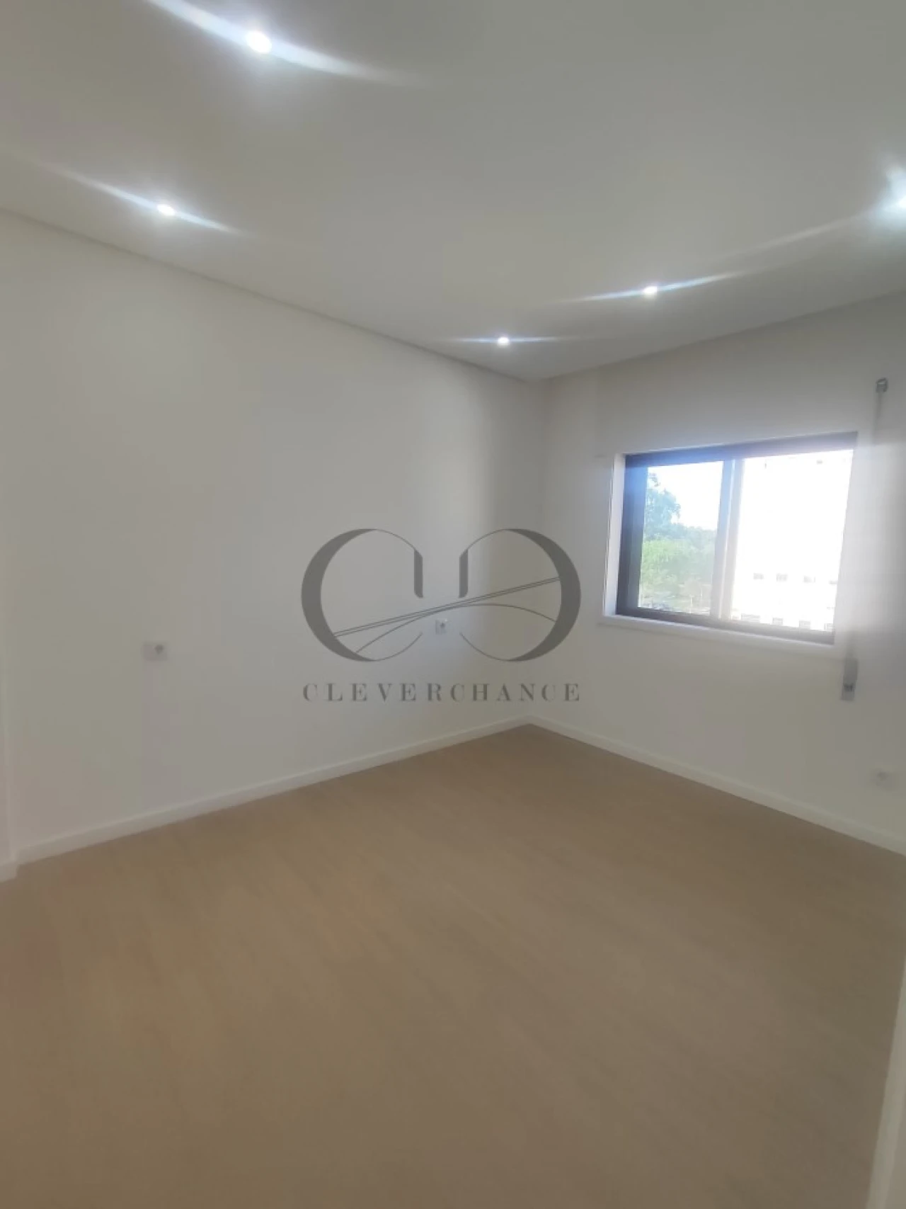 Apartamento T2 para Venda em Vilar de Andorinho Foto 9