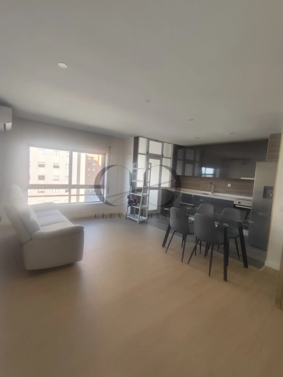 Apartamento T2 para Venda em Vilar de Andorinho Foto 2