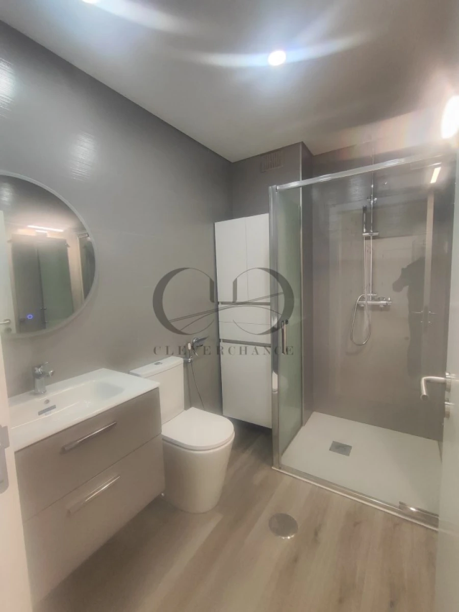 Apartamento T2 para Venda em Vilar de Andorinho Foto 8