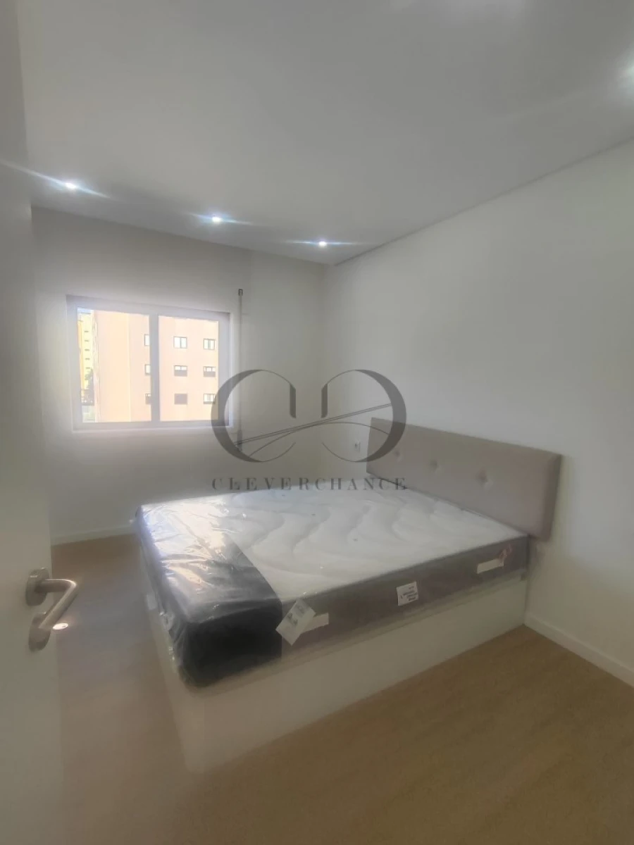 Apartamento T2 para Venda em Vilar de Andorinho Foto 10