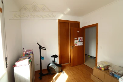 Moradia T3 para Venda em Santa Barbara