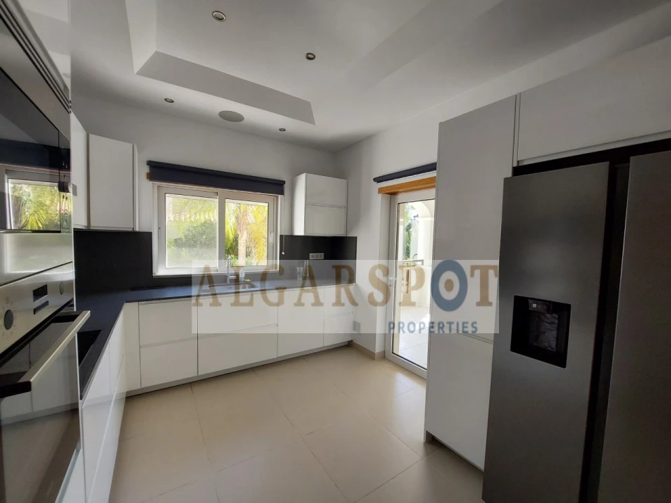 Moradia T4 para Venda em Almancil Foto 17