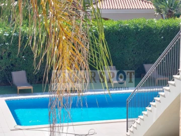 Moradia T4 para Venda em Almancil