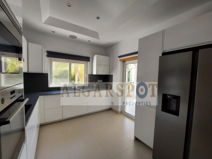 Moradia T4 para Venda em Almancil Foto 17