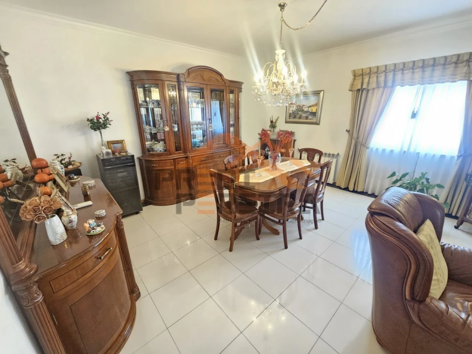 Moradia T5 para Venda em Ramada e Caneças Foto 9