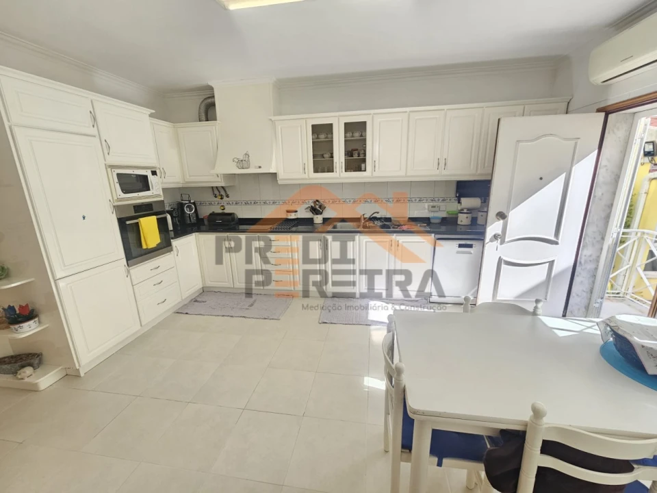 Moradia T5 para Venda em Ramada e Caneças Foto 2