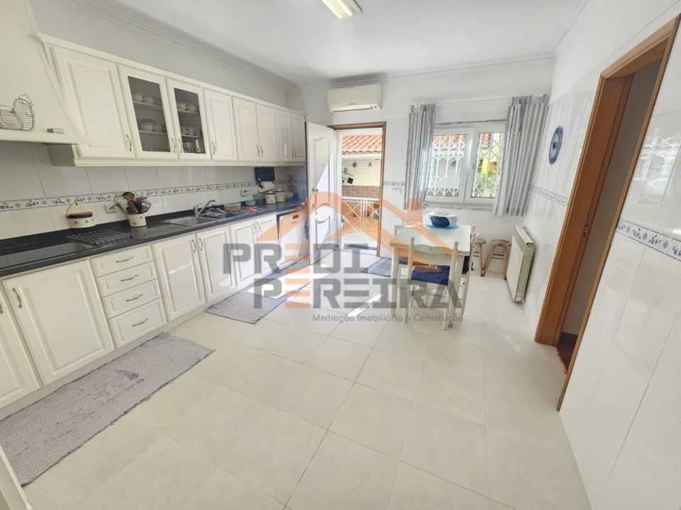 Moradia T5 para Venda em Ramada e Caneças Foto 4