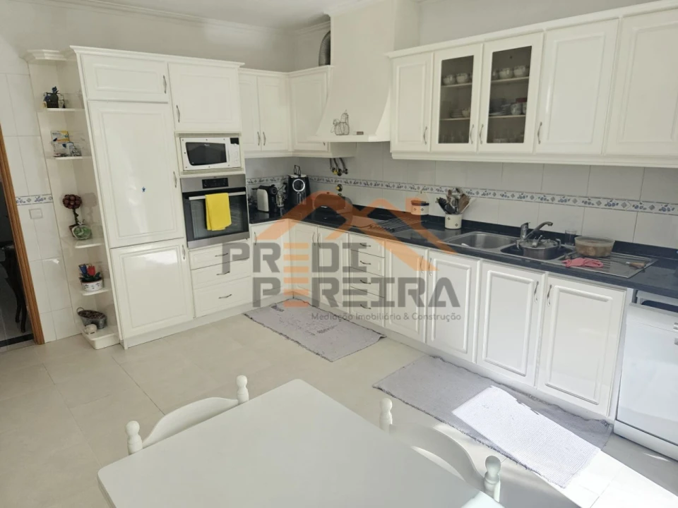 Moradia T5 para Venda em Ramada e Caneças Foto 3