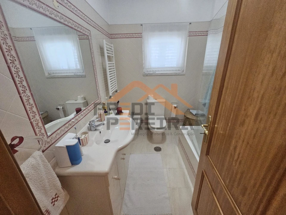 Moradia T5 para Venda em Ramada e Caneças Foto 36
