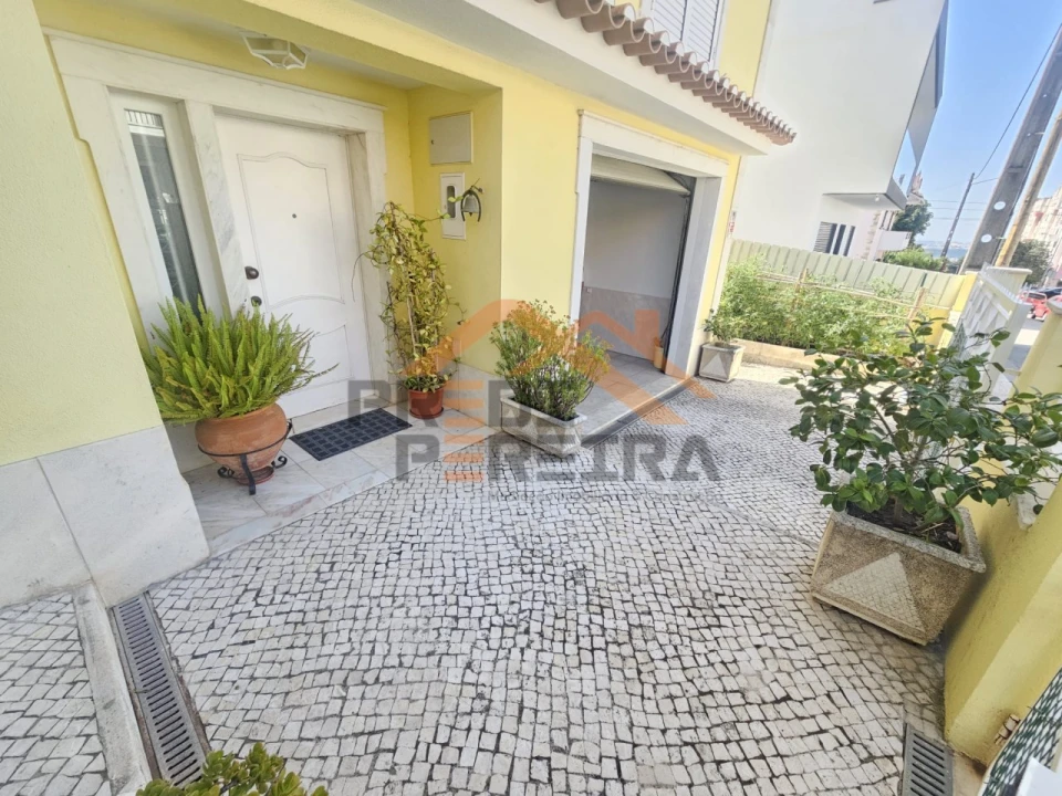 Moradia T5 para Venda em Ramada e Caneças Foto 43