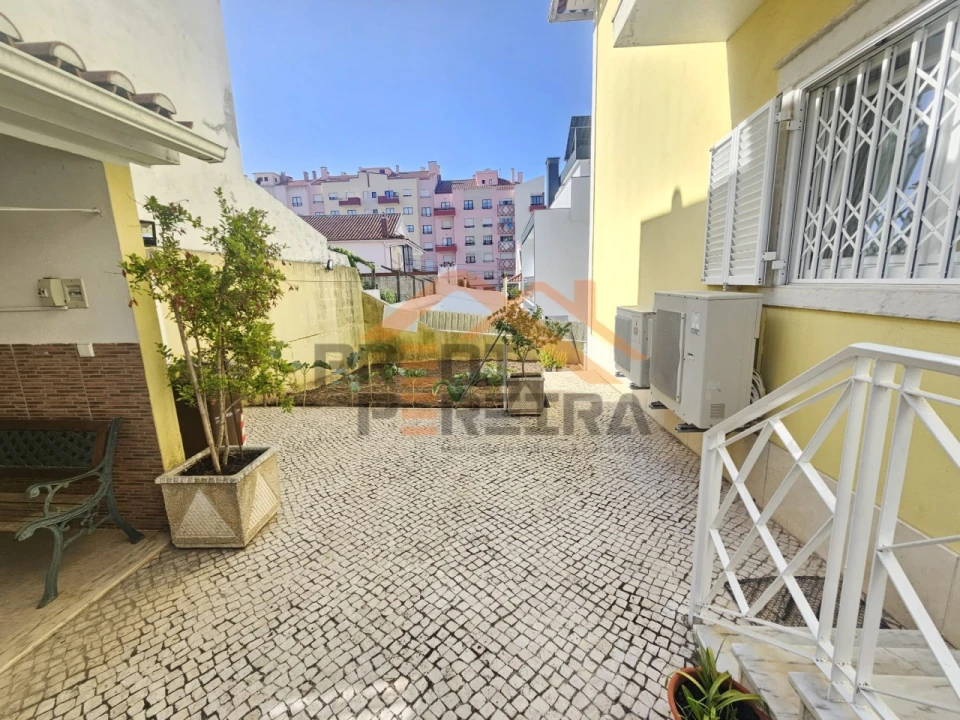 Moradia T5 para Venda em Ramada e Caneças Foto 45