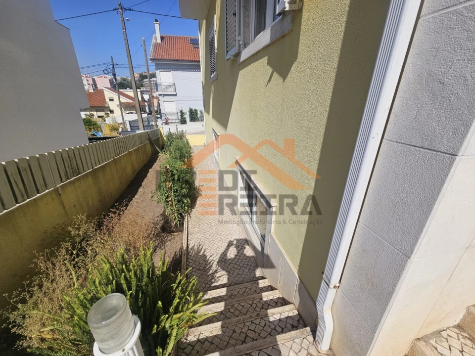Moradia T5 para Venda em Ramada e Caneças Foto 51