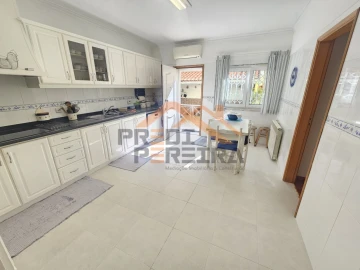 Moradia T5 para Venda em Ramada e Caneças