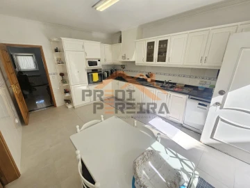 Moradia T5 para Venda em Ramada e Caneças