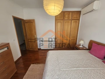 Moradia T5 para Venda em Ramada e Caneças