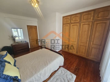 Moradia T5 para Venda em Ramada e Caneças