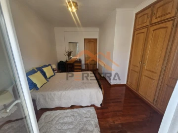 Moradia T5 para Venda em Ramada e Caneças