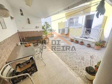 Moradia T5 para Venda em Ramada e Caneças