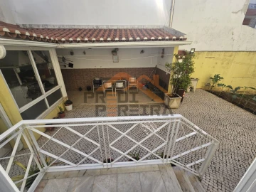 Moradia T5 para Venda em Ramada e Caneças