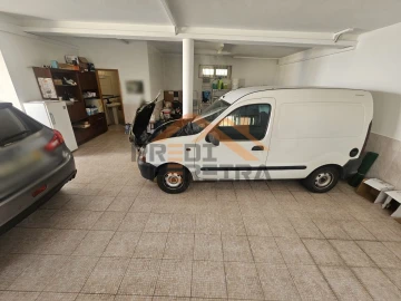 Moradia T5 para Venda em Ramada e Caneças