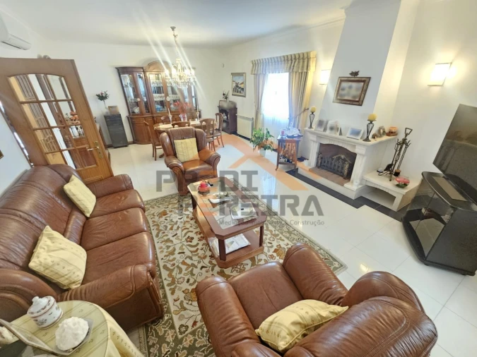 Moradia T5 para Venda em Ramada e Caneças Foto 6