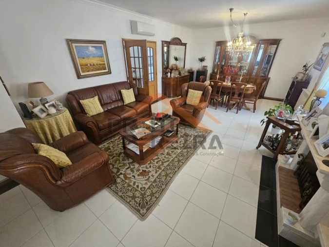Moradia T5 para Venda em Ramada e Caneças Foto 7