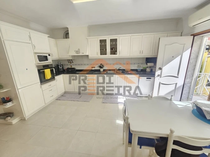 Moradia T5 para Venda em Ramada e Caneças Foto 2
