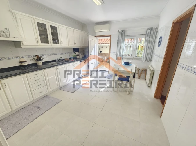 Moradia T5 para Venda em Ramada e Caneças Foto 4