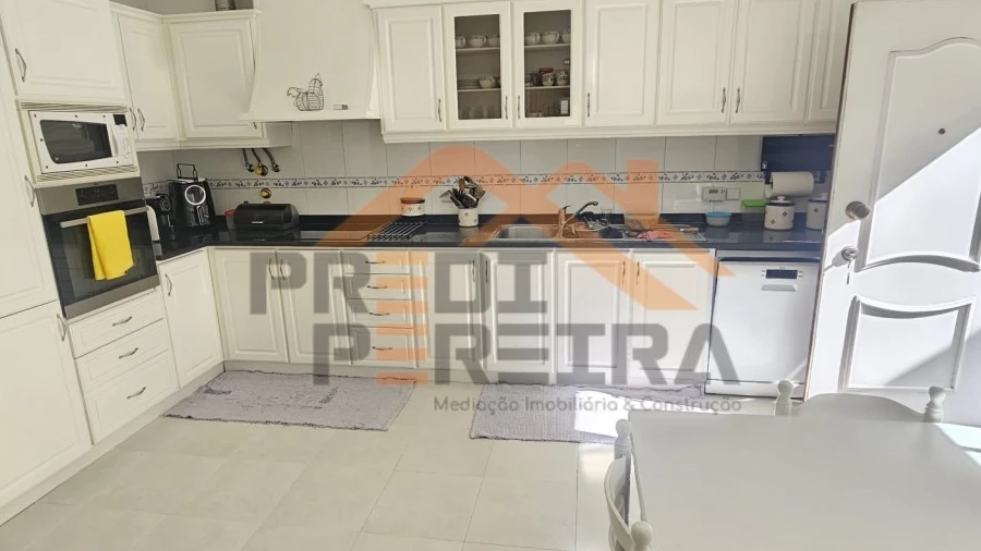 Moradia T5 para Venda em Ramada e Caneças